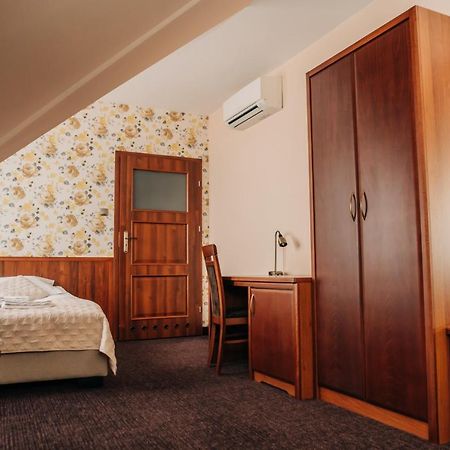 Hotel Odessa Wysokie Mazowieckie Экстерьер фото