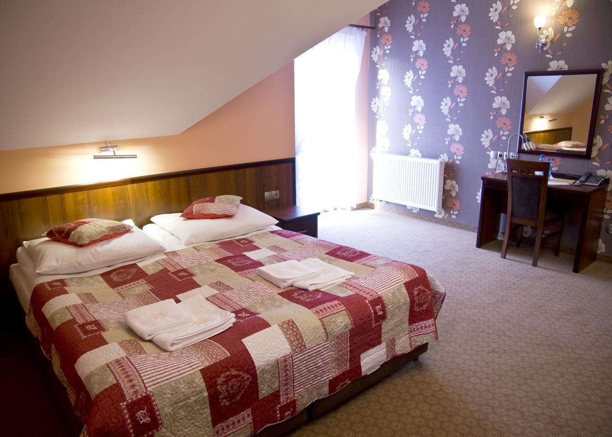 Hotel Odessa Wysokie Mazowieckie Экстерьер фото