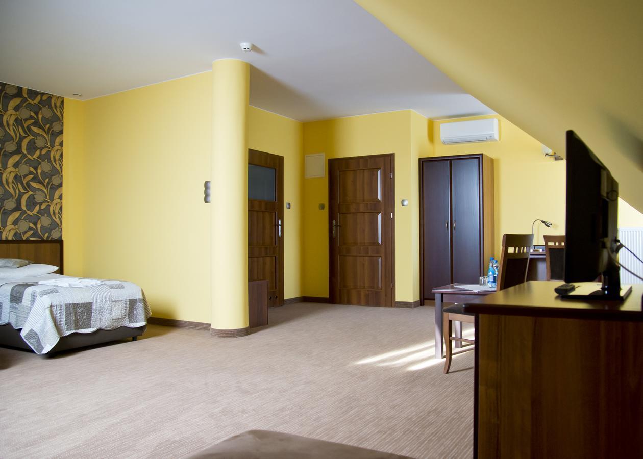 Hotel Odessa Wysokie Mazowieckie Экстерьер фото